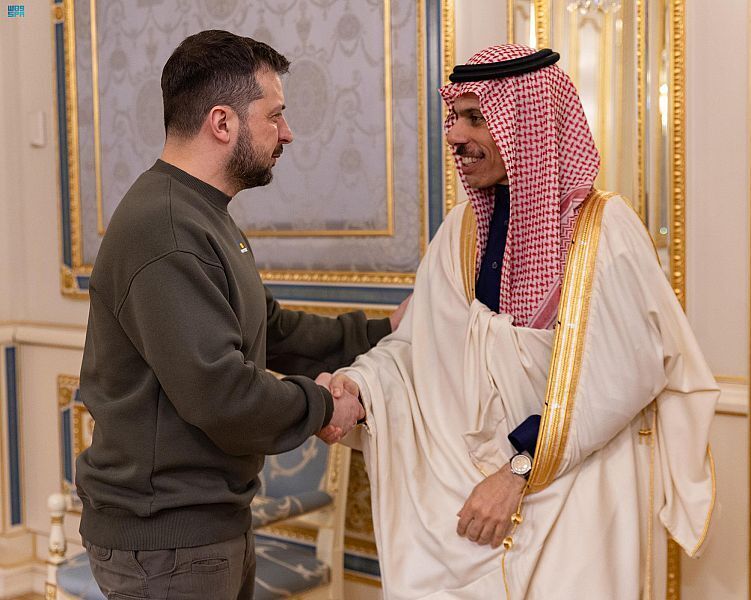 وزیر خارجه سعودی در دیدار با زلنسکی: خواهان پایان مسالمت آمیز جنگ اوکراین و روسیه هستیم / ۴۱۰ میلیون دلار به کییف کمک میکنیم