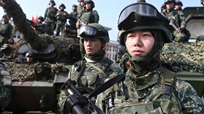 ارتش چین به حالت آماده باش درآمد / پکن: پرواز اخیر هواپیمای آمریکا در تنگه تایوان تهدیدی برای ثبات منطقه است