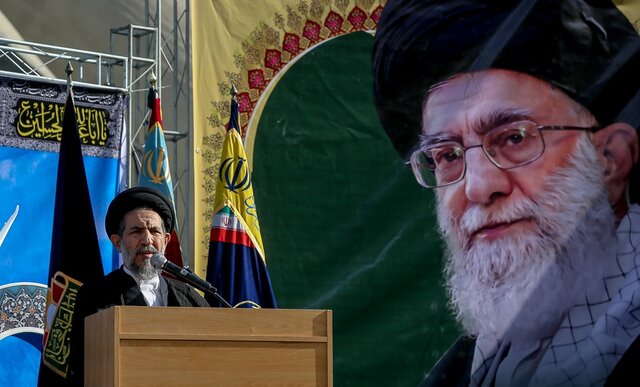 ابوترابیفرد: به یاری خدا از تنگناهای اقتصادی با اقتدار عبور میکنیم