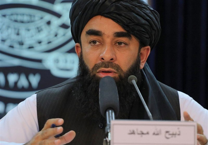 مجاهد: جامعه جهانی در به رسمیت شناختن دولت افغانستان بهانه‌جویی می‌کند