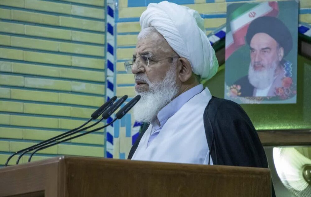 امام جمعه یزد: اتحاد جهان اسلام اسرائیل را تا سقوط عقب می‎راند/انصاف در جامعه ترویج شود