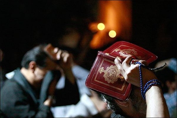 چشمان اهالی دیار گنجینه فرهنگها و معرفتها در شب قدر بارانی شد