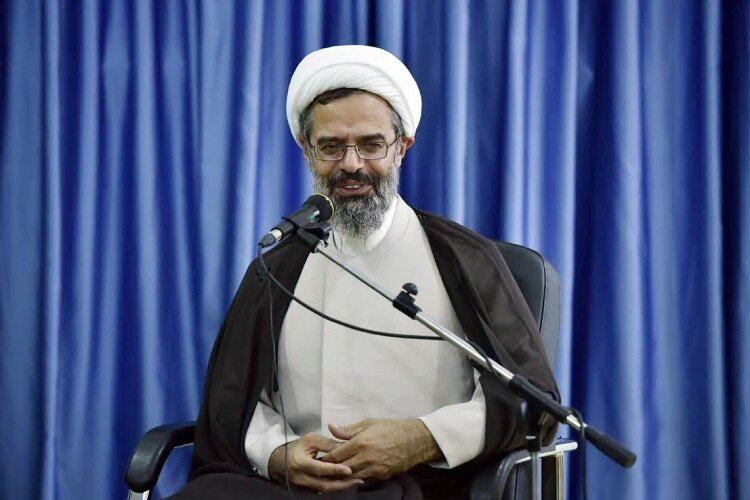 اجازه ندهیم بوق های تبلیغاتی فضائل اخلاقی متعالی را از فرزندانمان بگیرد
