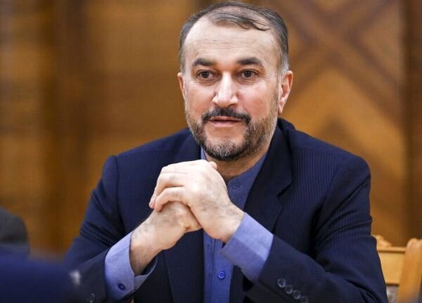 به موازات توسعه روابط با همسایگان کار با کشورهای اسلامی و هم جهت را دنبال میکنیم