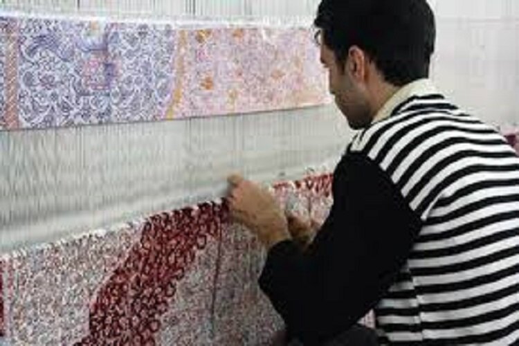 کمیته امداد از بافندگان فرش دستباف با خرید تضمینی محصول حمایت میکند
