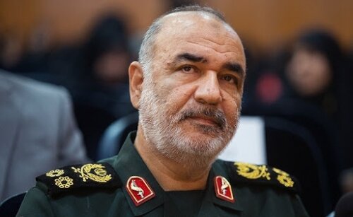 بازدید فرمانده کل سپاه از نمایشگاه محله‌های اسلامی بسیج