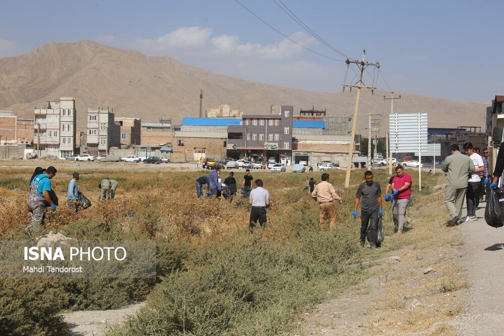 برگزاری همایش پیادهروی خانوادگی به همراه پاکسازی طبیعت در گلستان شهر بجنورد