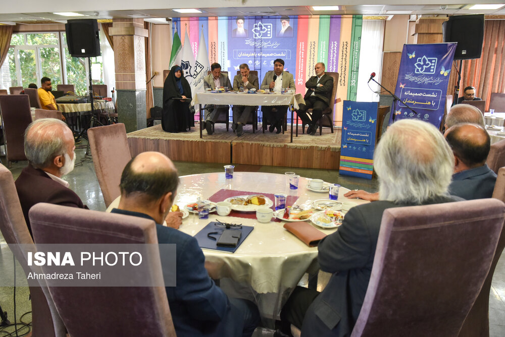نشست مسئولان جشنواره فیلم‌های کودکان با هنرمندان اصفهان