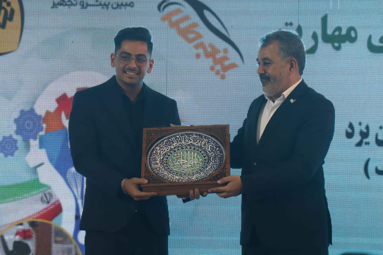 والدین فرزندان نوجوان خود را به کار کردن تشویق کنند
