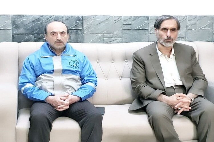 ۴۶۲۰ کیلومتر از رودخانه از میان مناطق مسکونی می‌گذرد