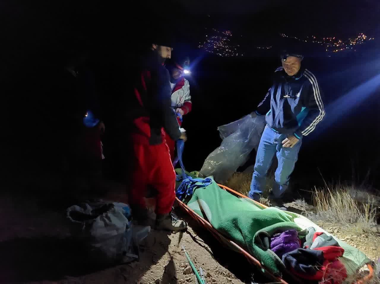 نجات فرد۴۹ ساله در ارتفاعات تپه سرخ شیرکوه