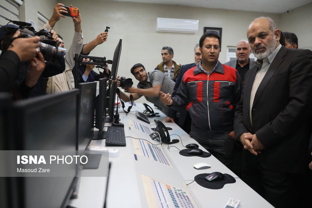 وزیر کشور طرح توسعه یک واحد تولیدی در میبد را افتتاح کرد