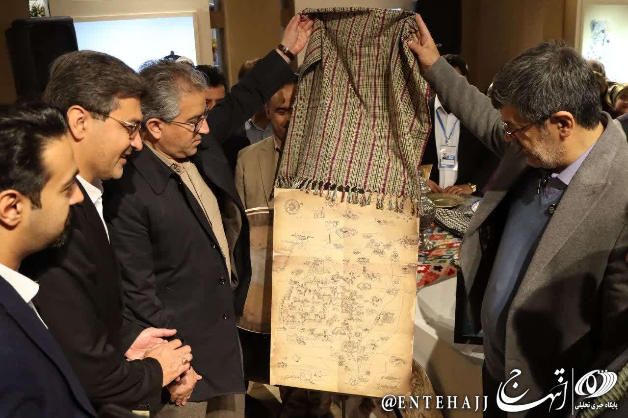 رونمایی از نقشه گردشگری شهر تاریخی یزد در نمایشگاه گردشگری
