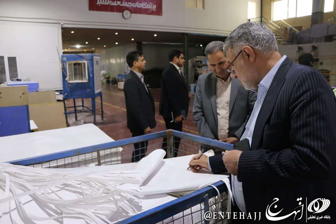 رئیس سازمان قضائی نیروهای مسلح استان یزد از صنایع تولیدی پیشگامان بازدید کرد رئیس سازمان قضائی نیروهای مسلح استان یزد از صنایع تولیدی پیشگامان بازدید کرد