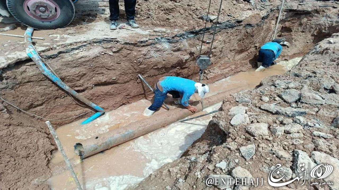 رفع شکستگی لوله اصلی آب در بلوار فقیه خراسانی توسط آبفا یزد رفع شکستگی لوله اصلی آب در بلوار فقیه خراسانی توسط آبفا یزد