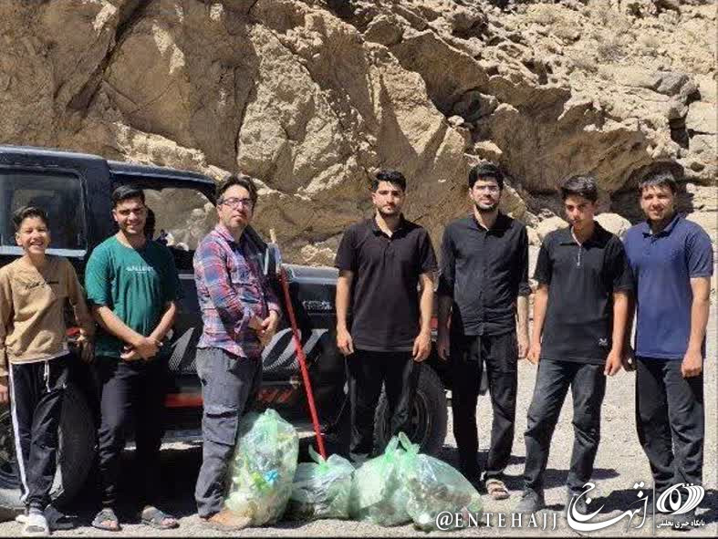 پویش پاکسازی زمین و جمع آوری زباله ها در شهرستان بهاباد با همکاری یک دارالقرآن